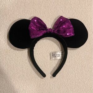 Disney Minnie Mouse ears with purple bow.